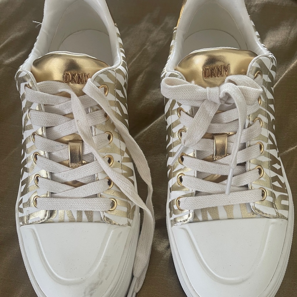 DKNY Women's White and Gold Sneakers